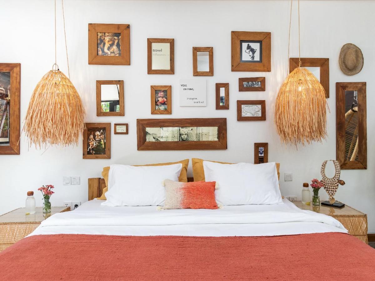 Lora Villa